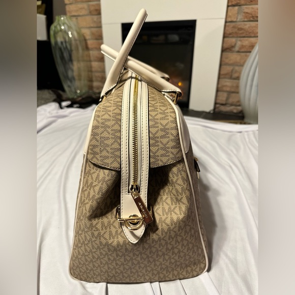 Michael Kors NWT large weekend travel bag. Beautiful Miami style bag so cute - Picture 10 of 16